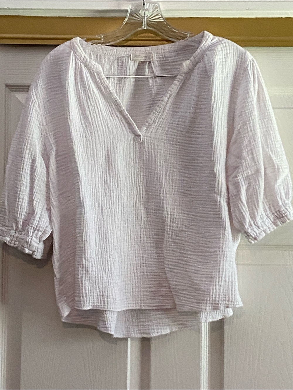 Just Living whiteTextured V-Neck Women's Top size Medium